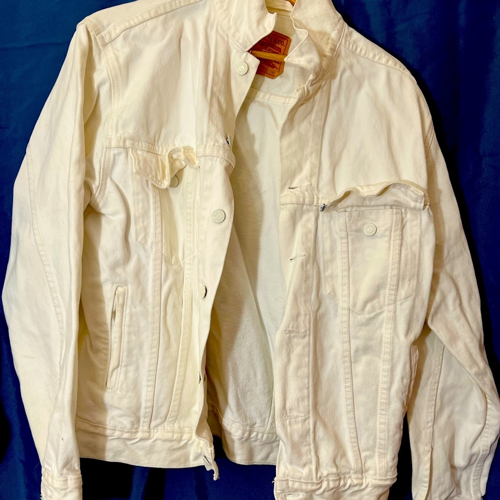Levi’s cream jeans jacket small